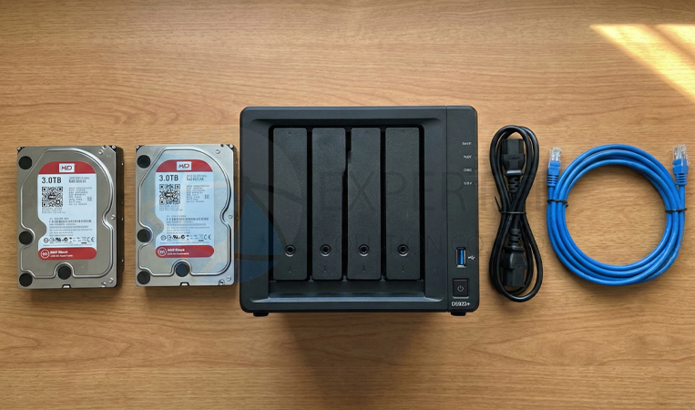 อุปกรณ์สำหรับติดตั้ง Synology NAS ประกอบด้วย NAS HDD สาย Power และสาย LAN
